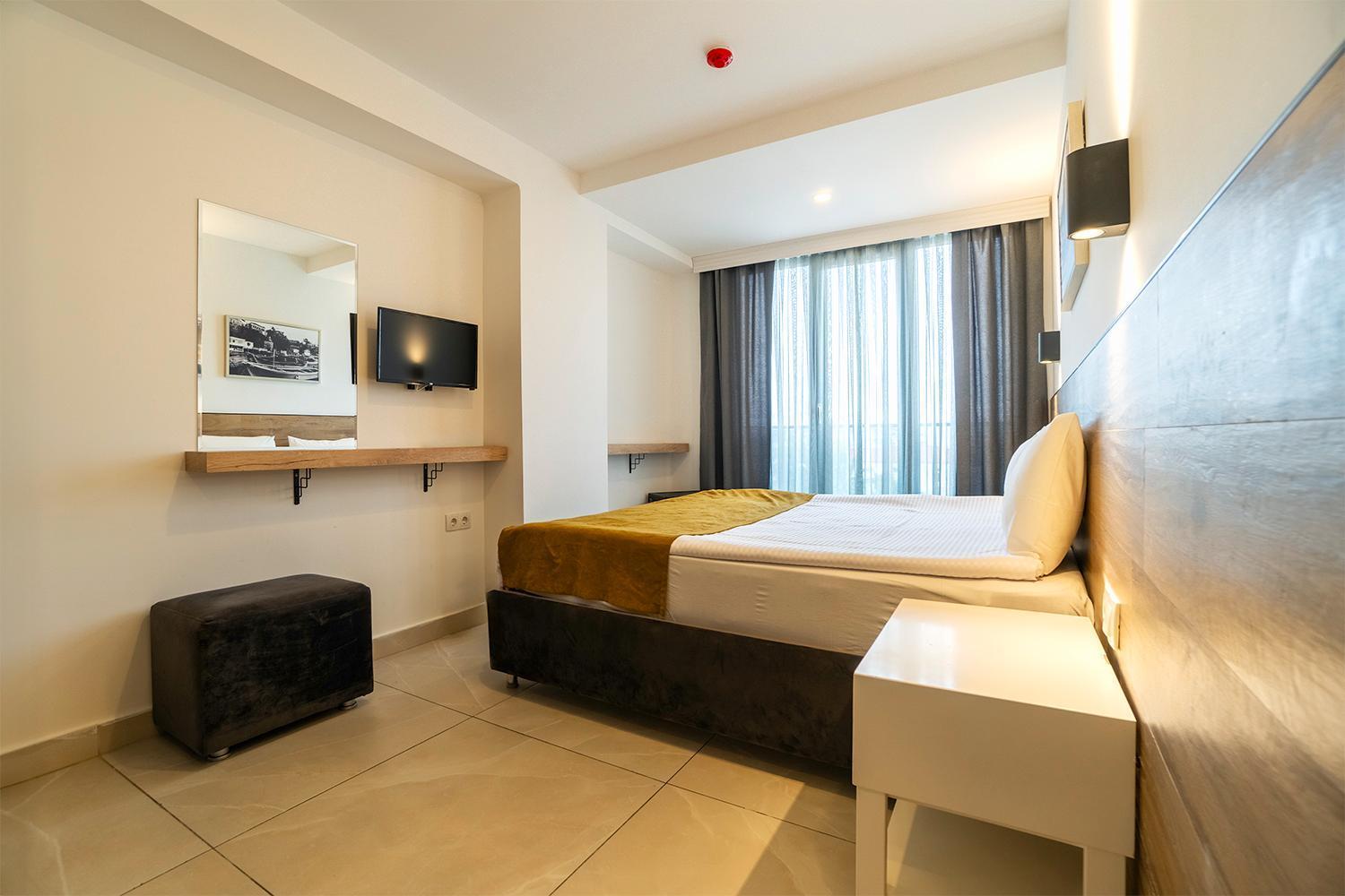 Tut Hotel Antalya Exteriör bild